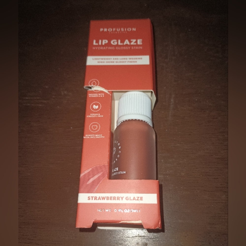 Profusion Lip Glaze - Strawberry (New)